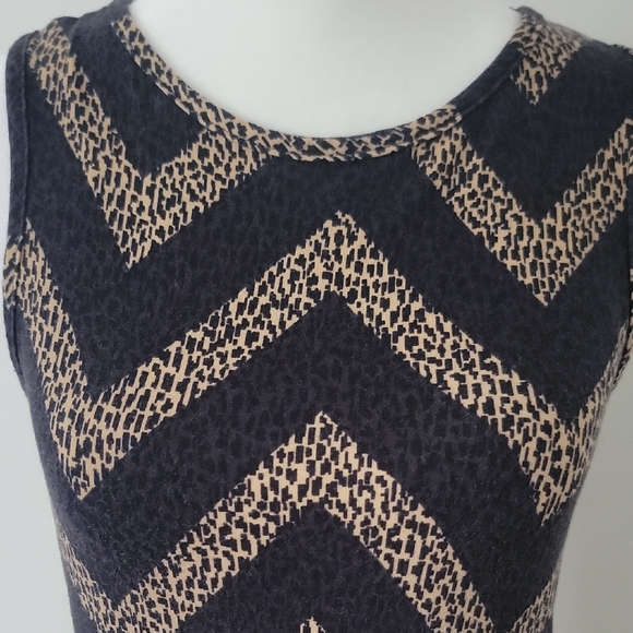 Women's Snap Black Tan Beige Chevron Pattern Sheath Sleeveless Midi Dress Size M - Picture 2 of 9